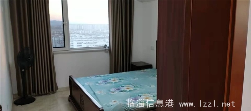 出售精装修带有高档家具的新楼房（拎包入住）