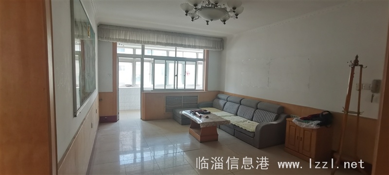东高3楼！130平大3室 家具齐全