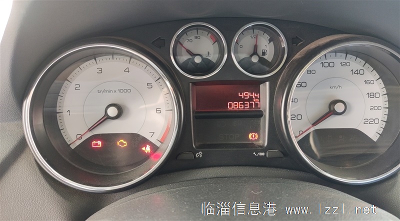 13年标志308，个人一手车，带天窗，无任何事故。